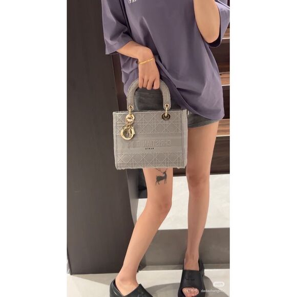 Dior Women Pre-Loved Bag Very Good Condition - Picture 8 of 9